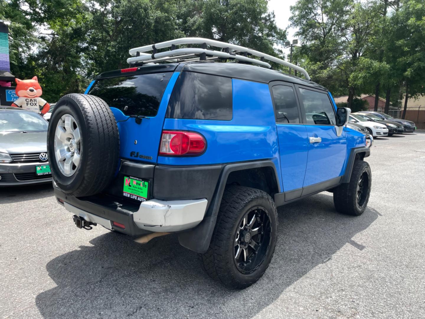 2007 BLUE TOYOTA FJ CRUISER BASE (JTEZU11F970) with an 4.0L engine, Automatic transmission, located at 5103 Dorchester Rd., Charleston, SC, 29418-5607, (843) 767-1122, 36.245171, -115.228050 - Photo#6